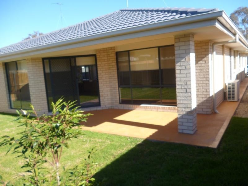 20 Tall Trees Dr, Glenmore Park NSW 2745