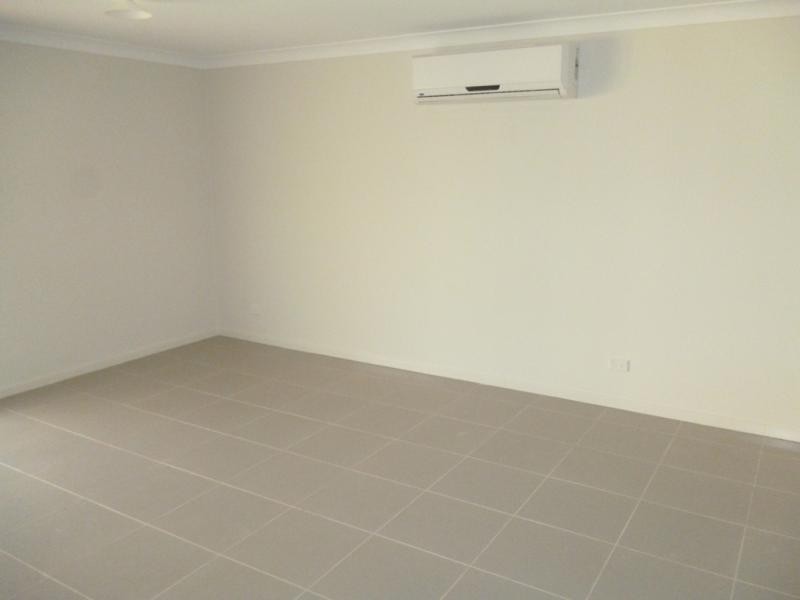 8 Foothills Tce, Glenmore Park NSW 2745