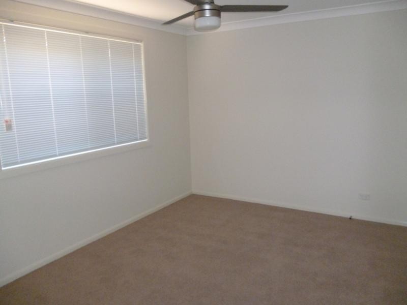 8 Foothills Tce, Glenmore Park NSW 2745