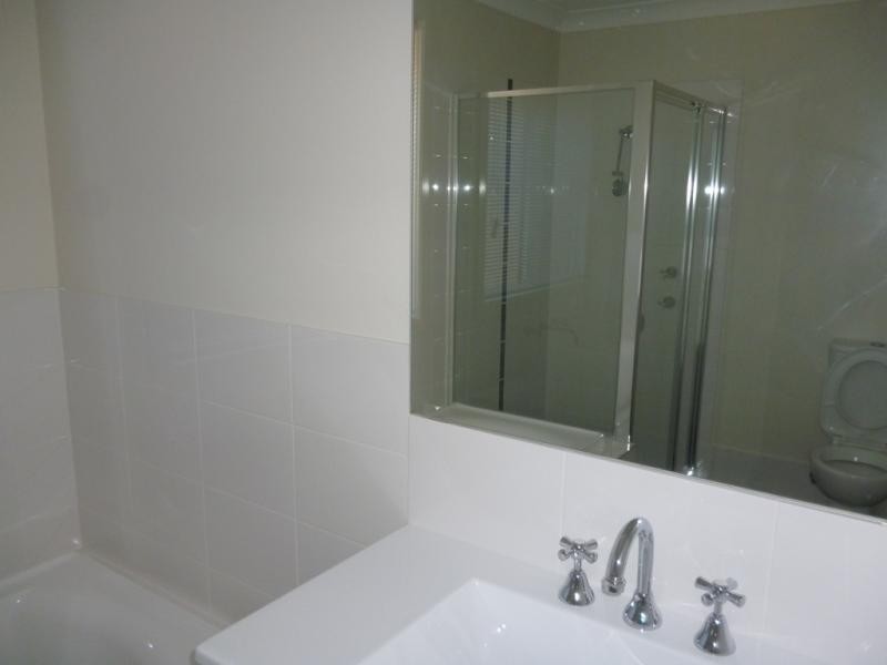 8 Foothills Tce, Glenmore Park NSW 2745