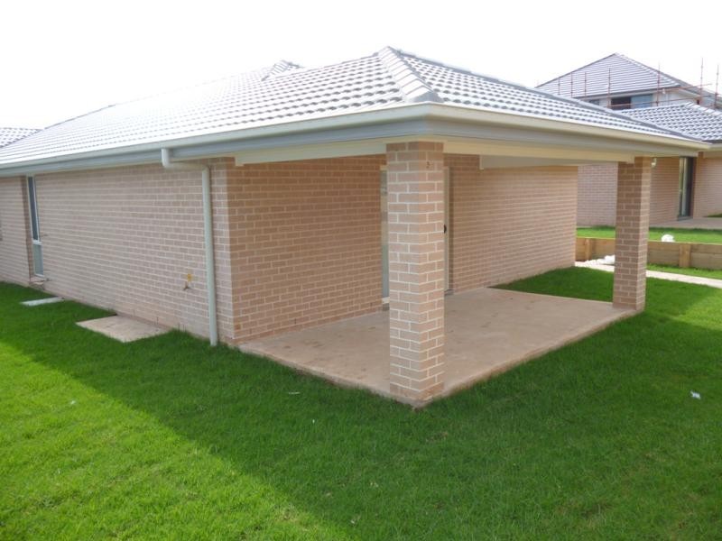 8 Foothills Tce, Glenmore Park NSW 2745