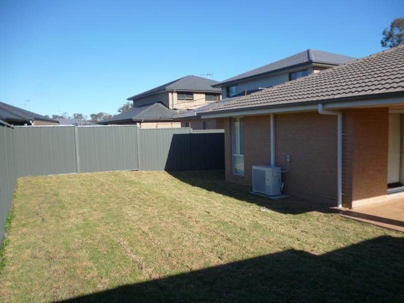 4 Tall Trees Dr, Glenmore Park NSW 2745