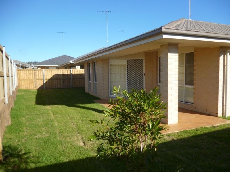 18 Tall Trees Dr, Glenmore Park NSW 2745