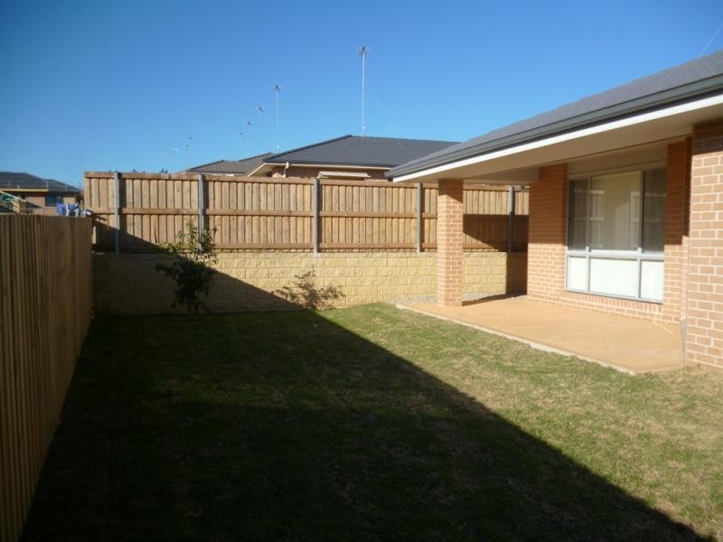 11 Blue View Tce, Glenmore Park NSW 2745