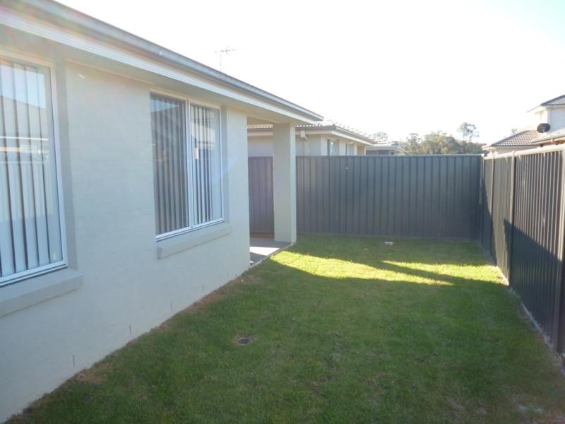 24 Finsbury Cct, Ropes Crossing NSW 2760