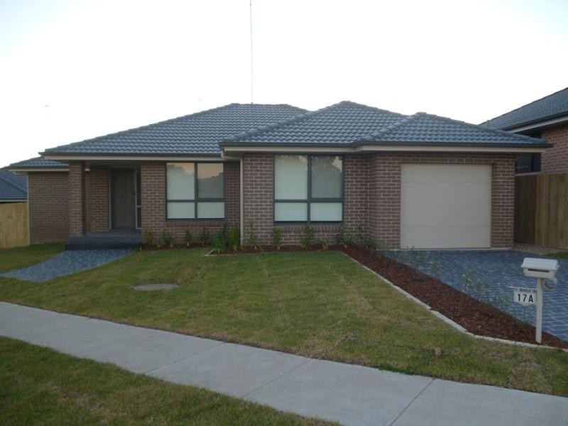 17A Dewpoint Dr, Spring Farm NSW 2570