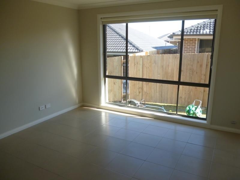 17A Dewpoint Dr, Spring Farm NSW 2570