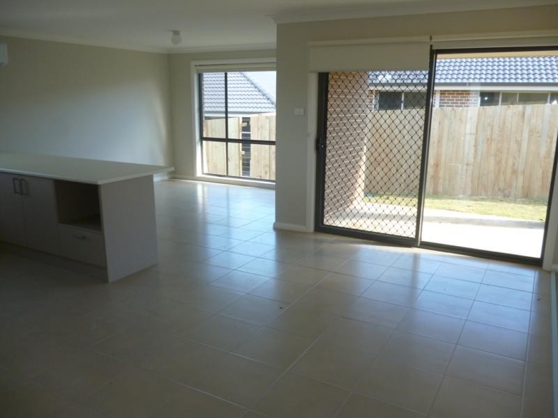 17A Dewpoint Dr, Spring Farm NSW 2570