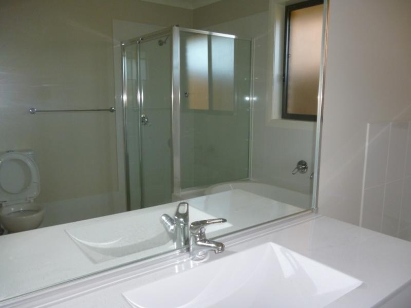 17A Dewpoint Dr, Spring Farm NSW 2570