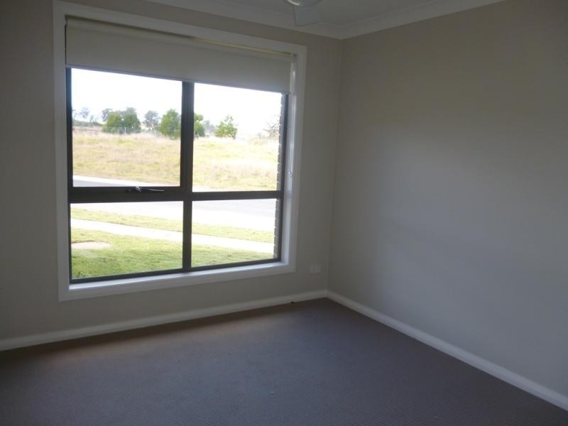 17A Dewpoint Dr, Spring Farm NSW 2570