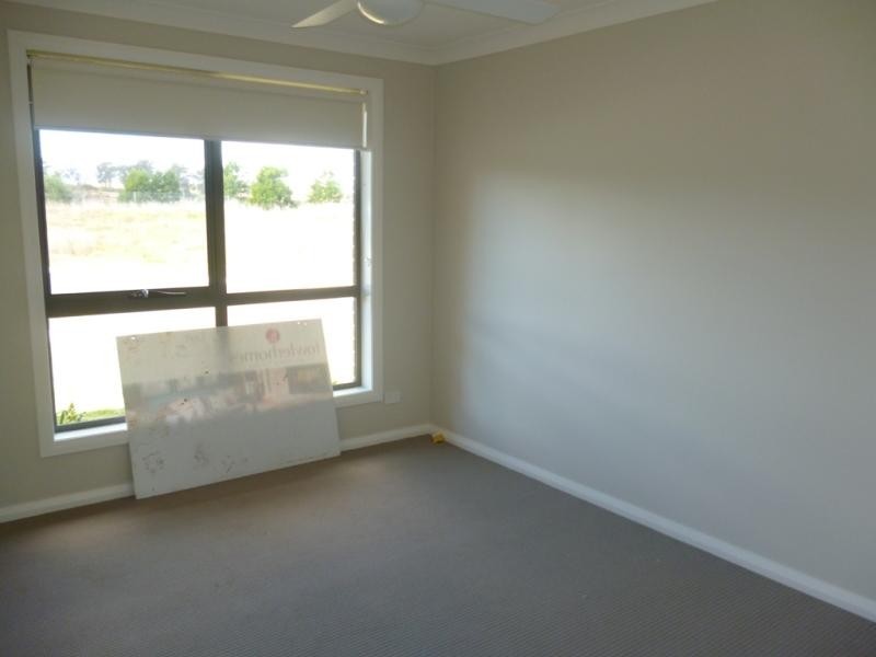 17A Dewpoint Dr, Spring Farm NSW 2570