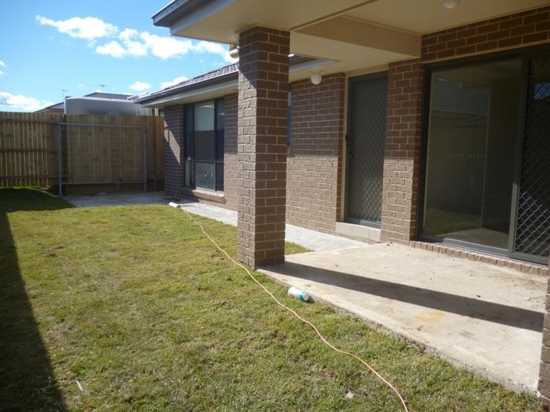 17A Dewpoint Dr, Spring Farm NSW 2570