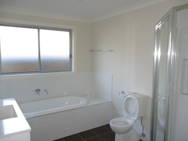 2A Dorset St, Spring Farm NSW 2570