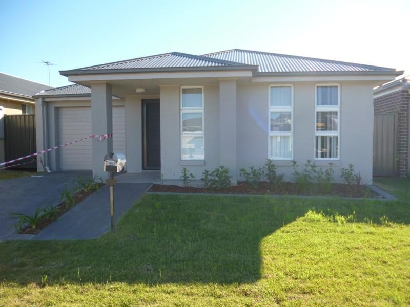 27 Finsbury Cres, Ropes Crossing NSW 2760