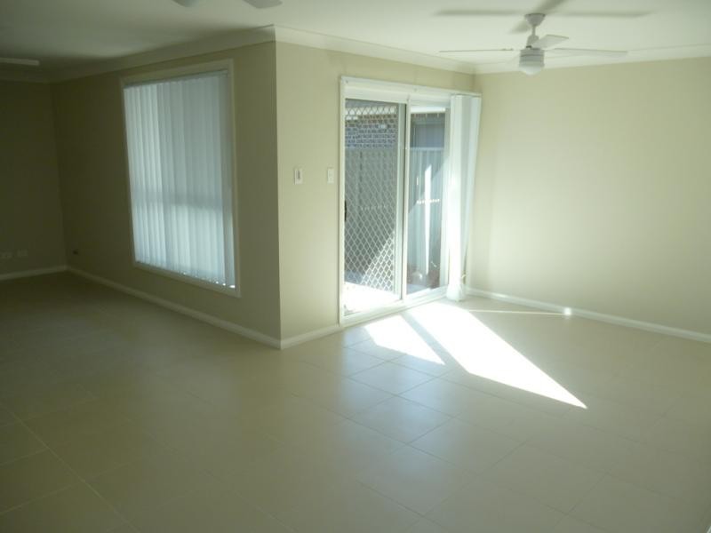 27 Finsbury Cres, Ropes Crossing NSW 2760