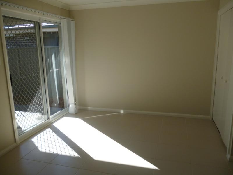 27 Finsbury Cres, Ropes Crossing NSW 2760