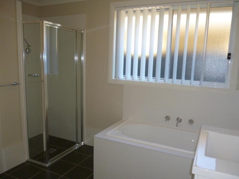 27 Finsbury Cres, Ropes Crossing NSW 2760