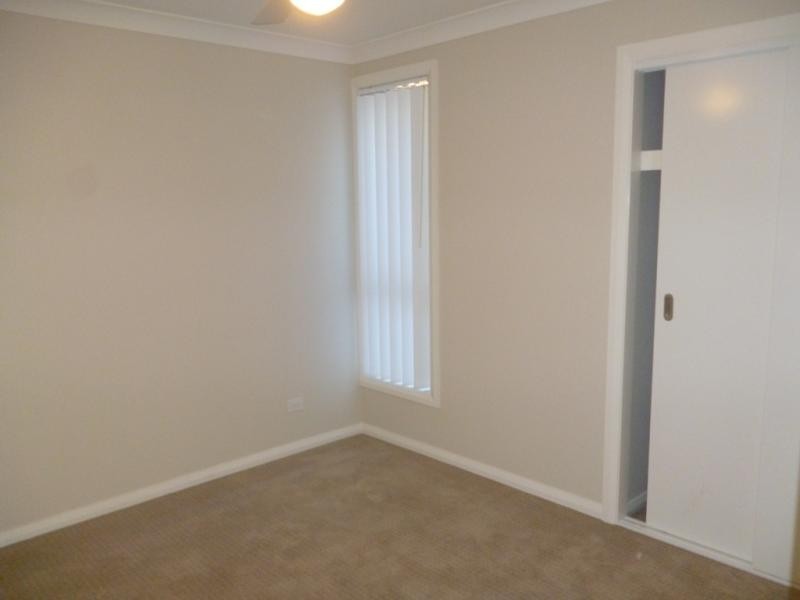 27 Finsbury Cres, Ropes Crossing NSW 2760