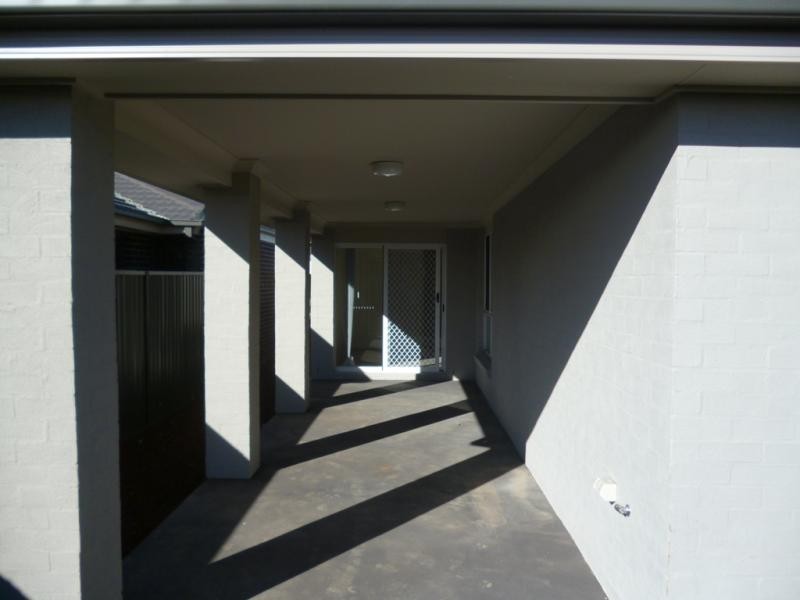 27 Finsbury Cres, Ropes Crossing NSW 2760