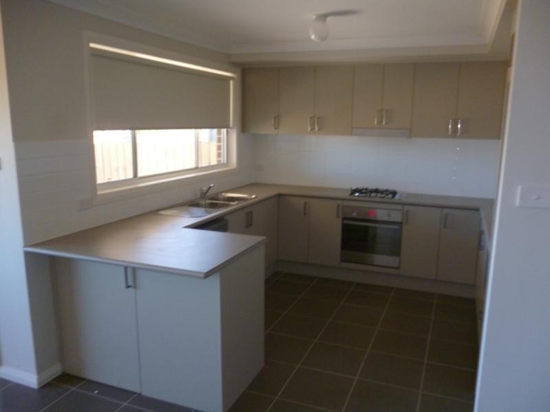 5 Asimus Cct, Elderslie NSW 2570
