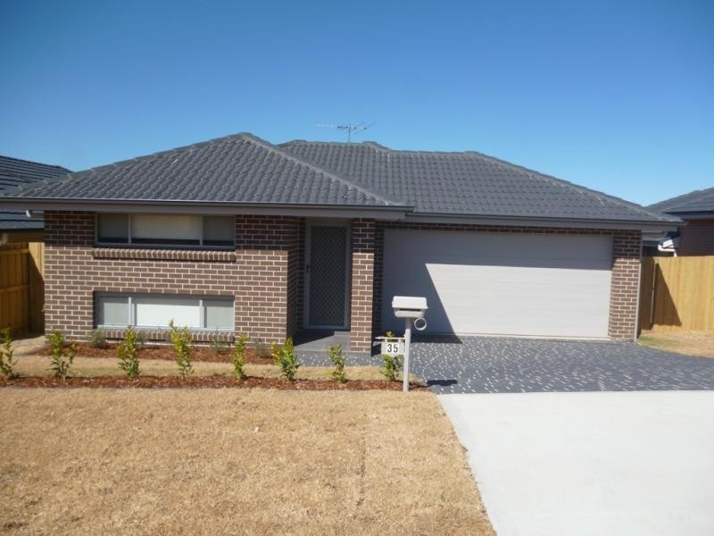 27 Young Cct, Elderslie NSW 2570