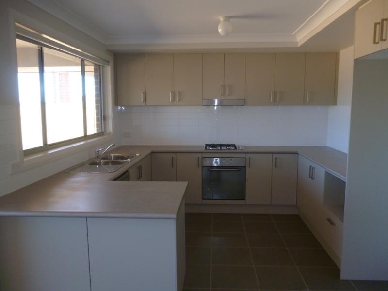 27 Young Cct, Elderslie NSW 2570