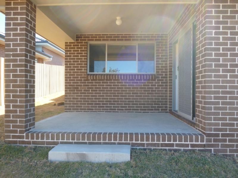 27 Young Cct, Elderslie NSW 2570