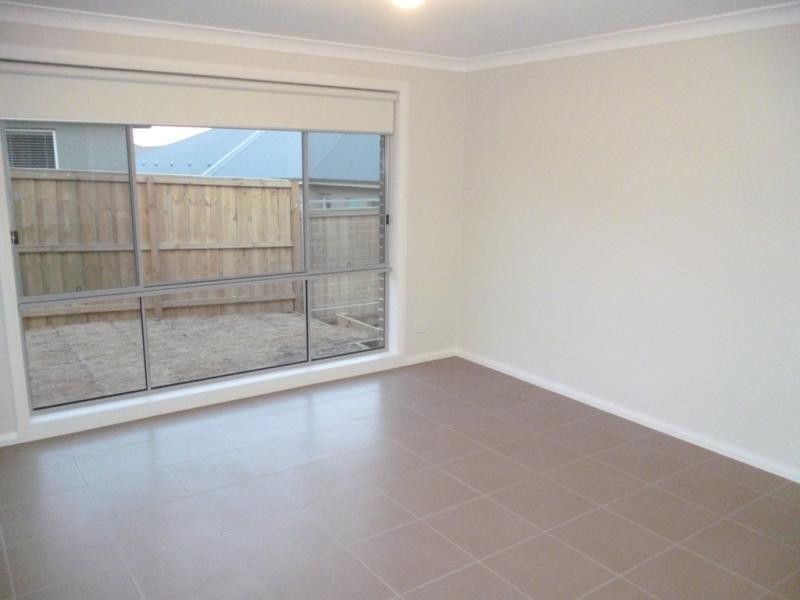 4 Asimus Cct, Elderslie NSW 2570