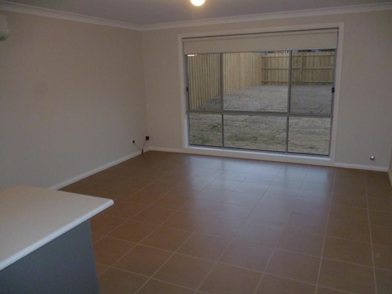 4 Asimus Cct, Elderslie NSW 2570