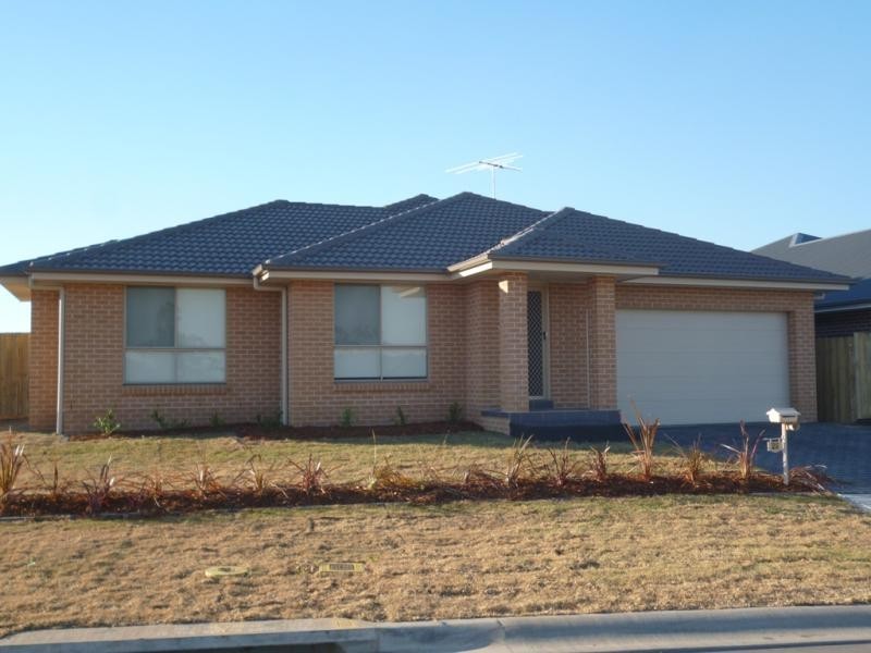 26 Young Cct, Elderslie NSW 2570