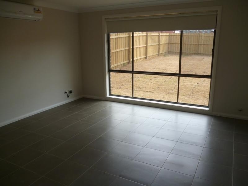 6 Asimus Cct, Elderslie NSW 2570