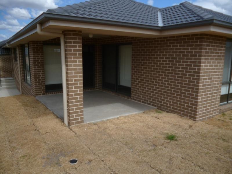 6 Asimus Cct, Elderslie NSW 2570