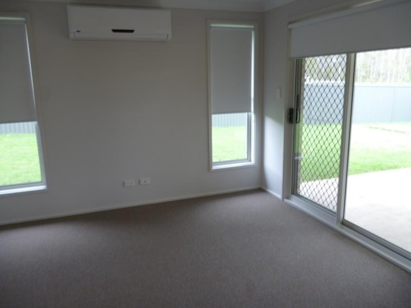 3 Loch Ave, Glenmore Park NSW 2745