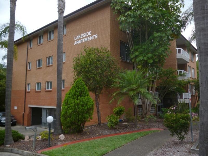 11/2 Mead Dr, Chipping Norton NSW 2170