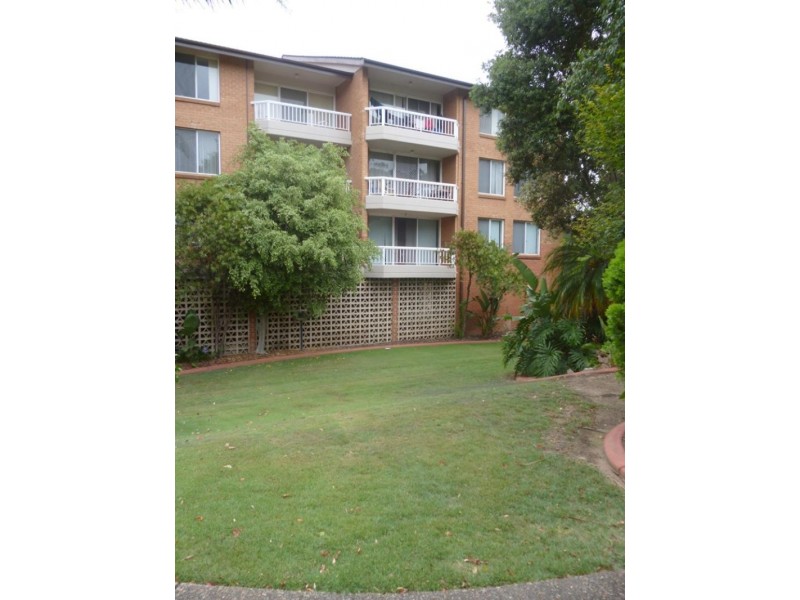 11/2 Mead Dr, Chipping Norton NSW 2170