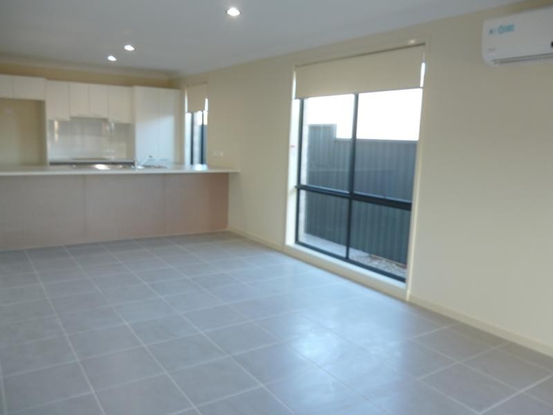 25 Blue View Tce, Glenmore Park NSW 2745