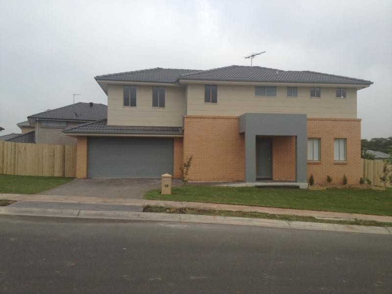 17 McGuire Cres, Ingleburn NSW 2565