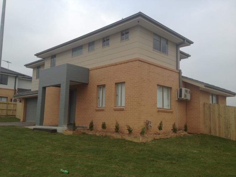 17 McGuire Cres, Ingleburn NSW 2565