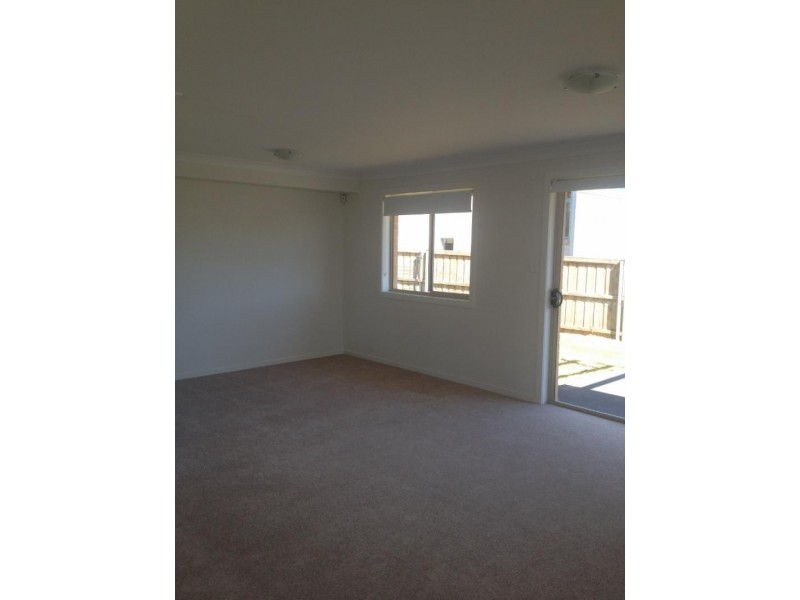 17 McGuire Cres, Ingleburn NSW 2565