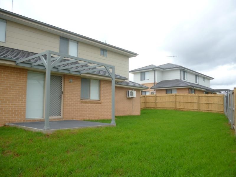 17 McGuire Cres, Ingleburn NSW 2565