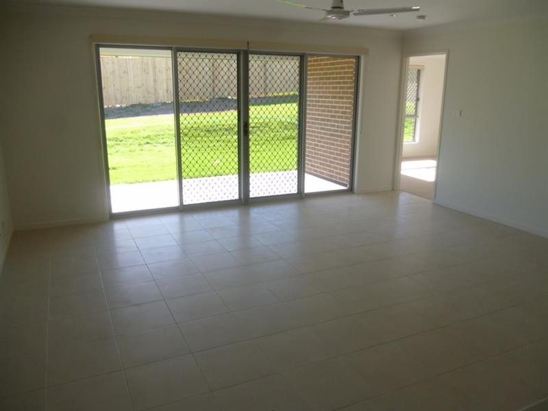 20 Furlong Dr, Currans Hill NSW 2567