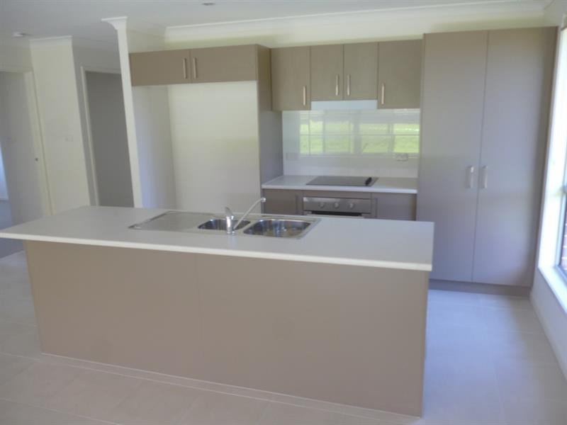 20 Furlong Dr, Currans Hill NSW 2567