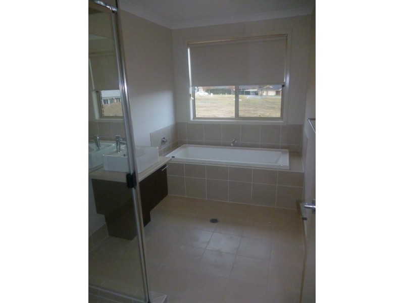 5 Ascot Dr, Currans Hill NSW 2567