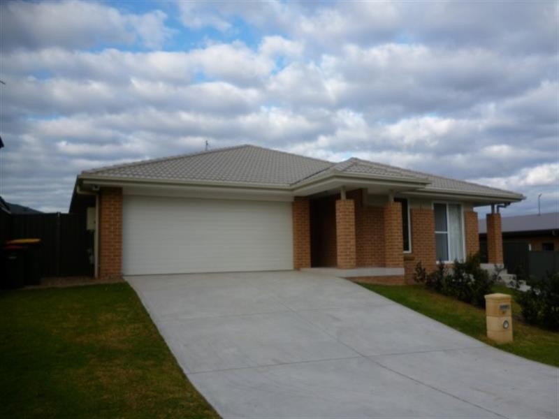 37 Manooka Dr, Currans Hill NSW 2567