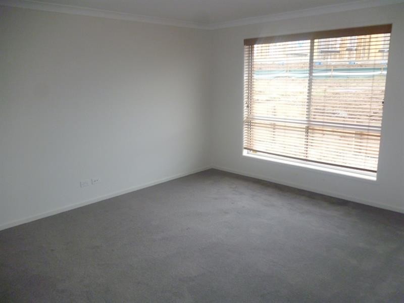 37 Manooka Dr, Currans Hill NSW 2567