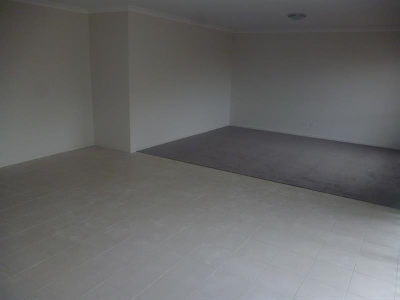 37 Manooka Dr, Currans Hill NSW 2567