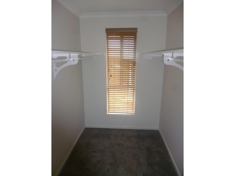 37 Manooka Dr, Currans Hill NSW 2567