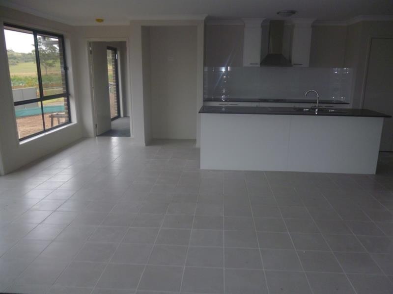 7 Ascot Dr, Currans Hill NSW 2567