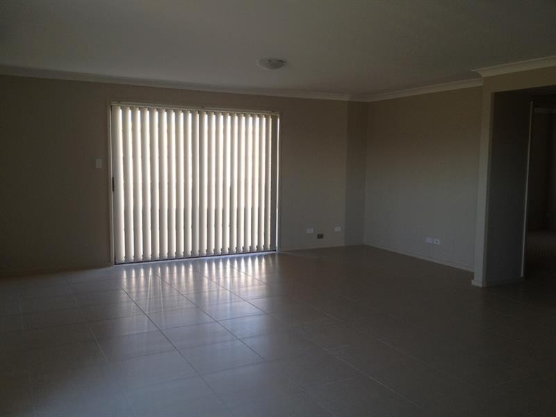 29 Ingleburn Gardens Dr, Ingleburn NSW 2565