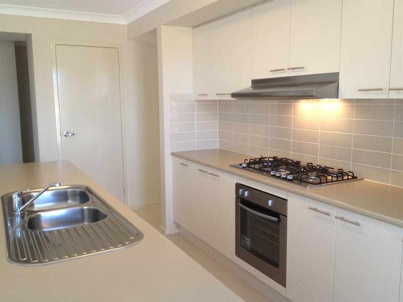 29 Ingleburn Gardens Dr, Ingleburn NSW 2565